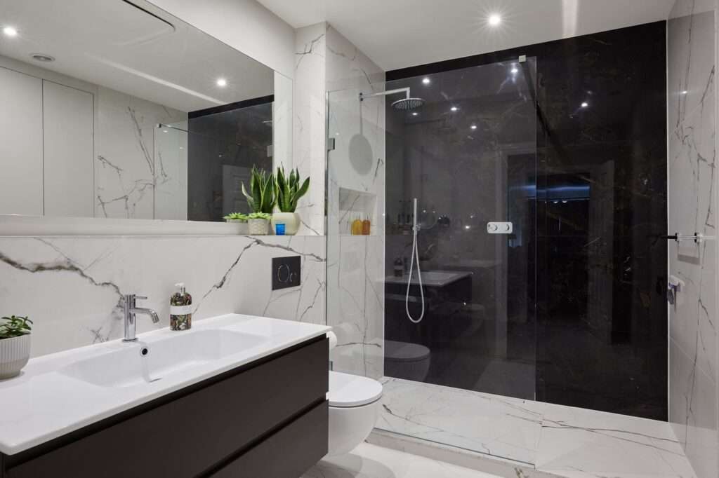 30 Stylish Contemporary Bathroom Decor Ideas - DigsDigs